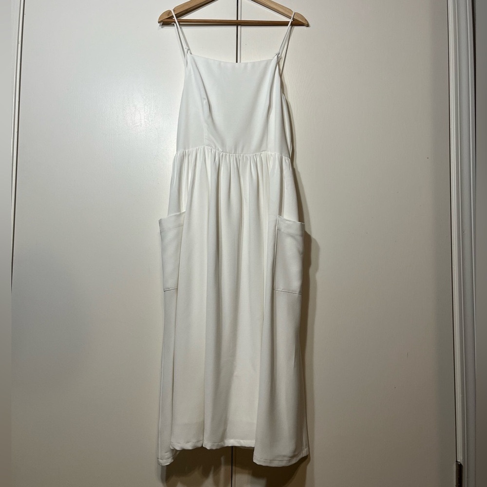 NWT Lumiere Sz M adjustable strap backless lined white midi dress